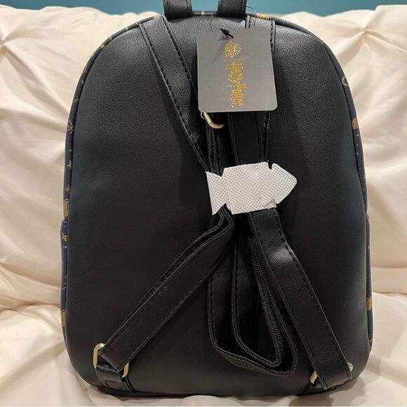 🎄 SALE! Wizarding World X Harry Potter Gold Quidditch Mini Backpack NWT Hogwarts - Picture 9 of 10